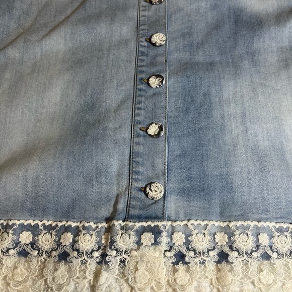 Indigo Rein Light Blue Denim Skirt with Lace Hem & Lace Covered Buttons Size 20 - Picture 6 of 13